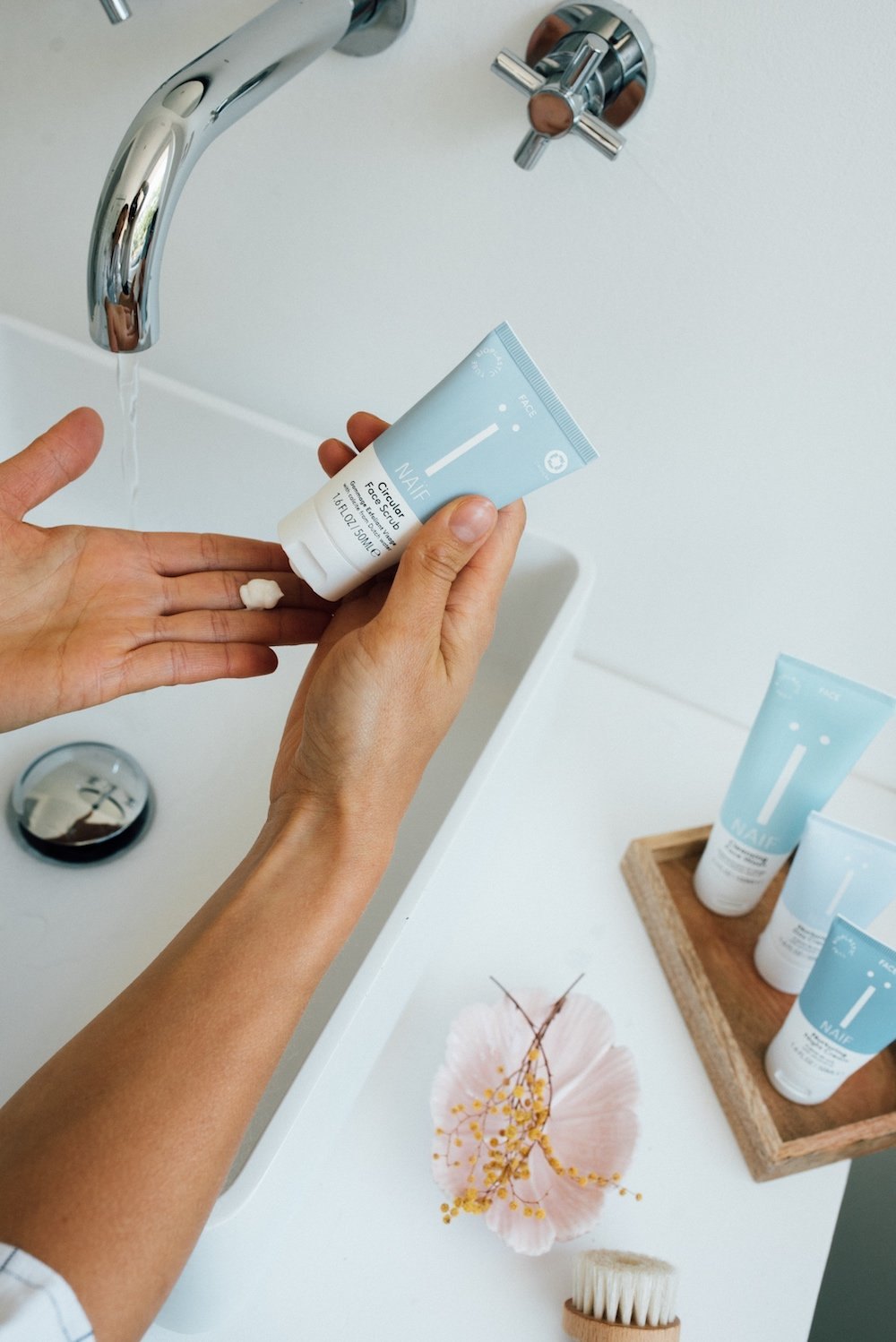 NAÏF Circular näokoorija 50 ml